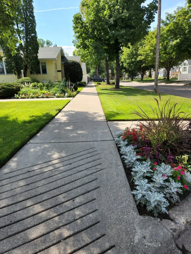 Top-rated garden landscaping in Grand Forks, ND by Reco lawncare