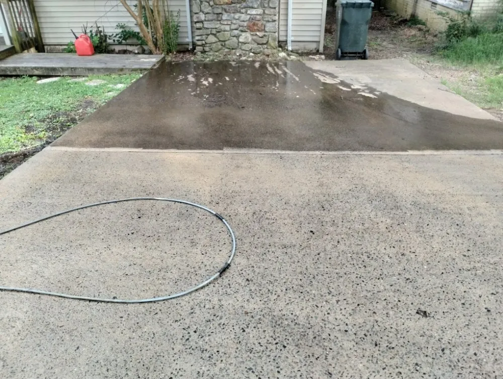 Local yard maintenance in Little Rock, AR by Recovery Washing and Lawncare