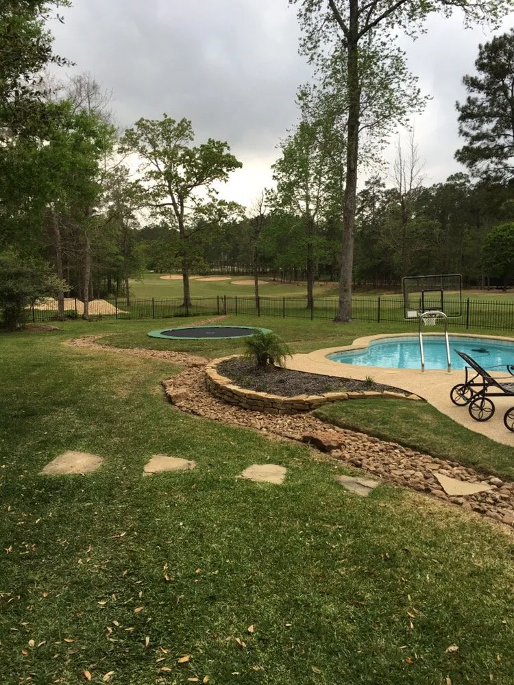 Professional garden landscaping in The Woodlands, TX by Recreation Pro