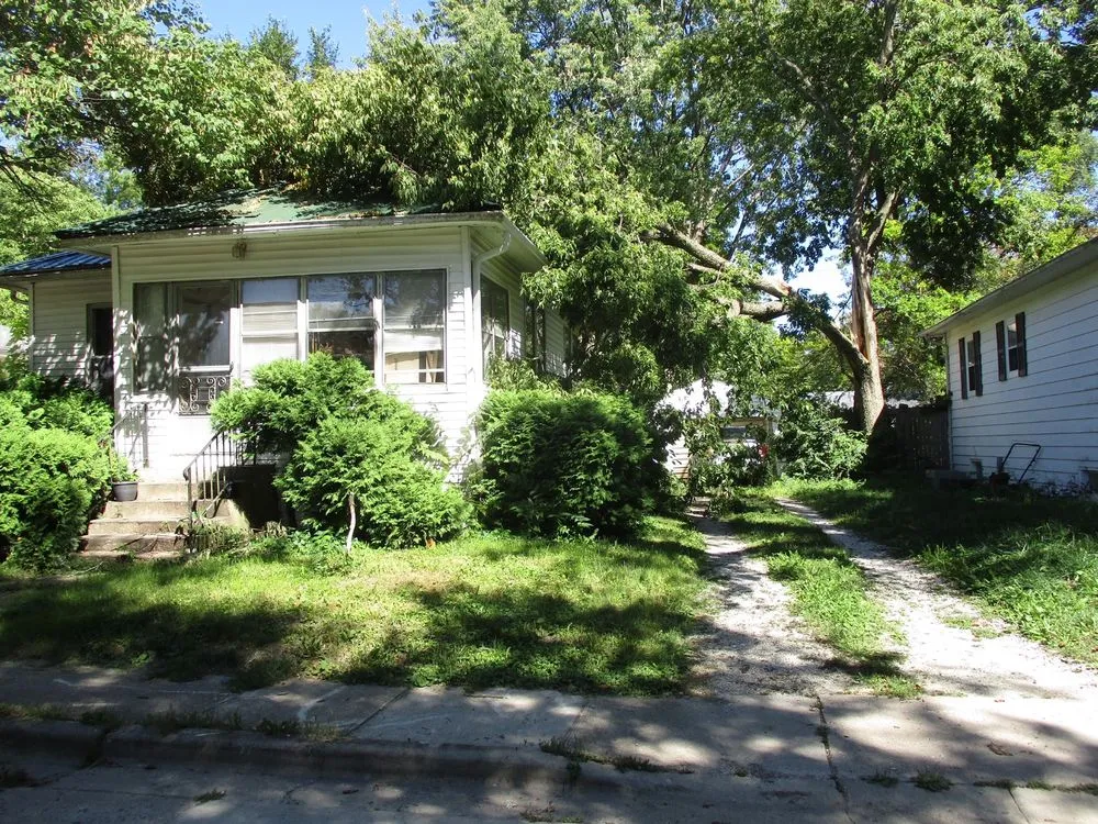 Professional garden landscaping for homes in Champaign, IL by Red Dog Lawn care & Ext. Remodeling