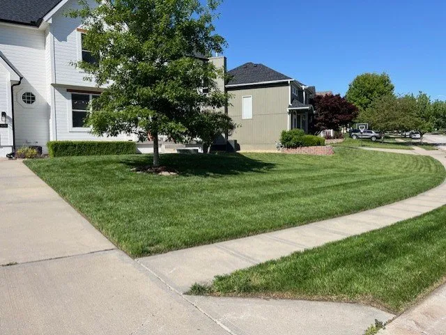 Custom lawn care service near you across Liberty, MO - Red Horse Lawncare & Firewood