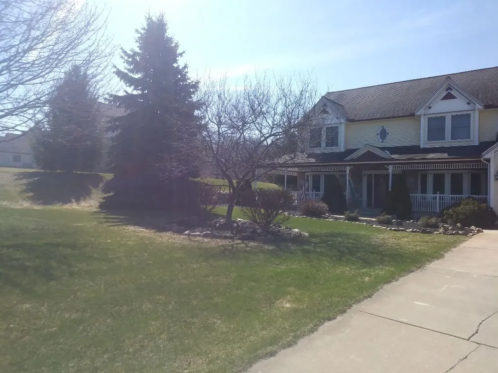 Expert yard cleanup service for beautiful yards across Ypsilanti, MI - Red Leaf Landscaping