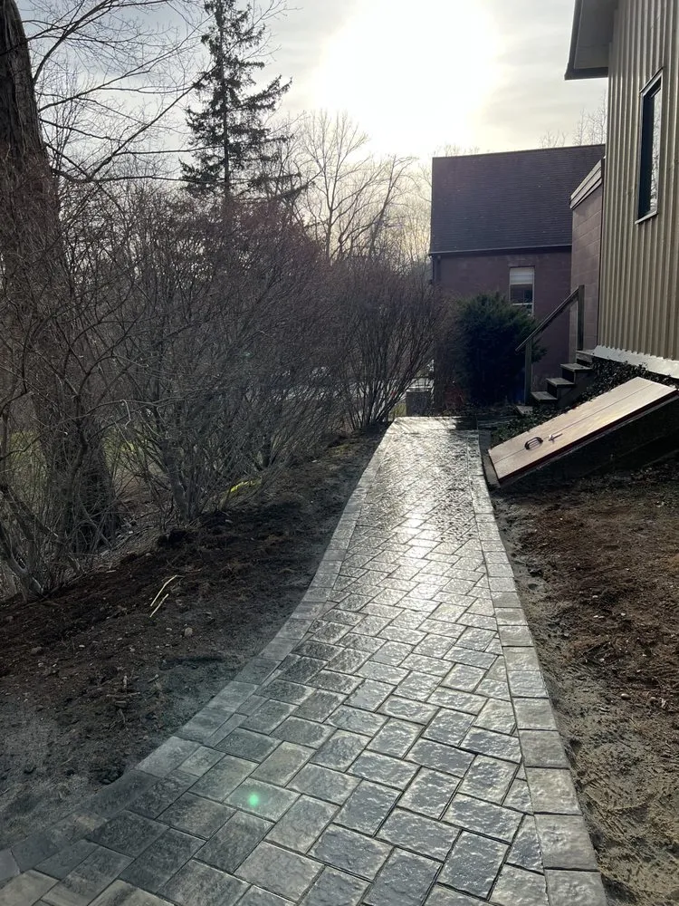 Local lawn care service experts serving Moodus, CT - Red Line Landscapes