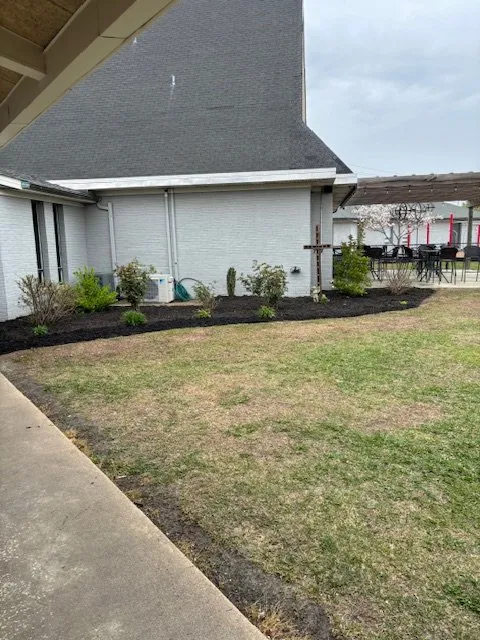 Expert yard maintenance experts serving Kinston, NC - Red Line Lawn Care