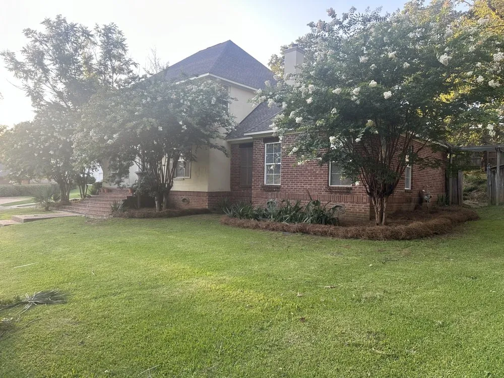 Professional garden landscaping in Flora, MS by Red Line Lawn