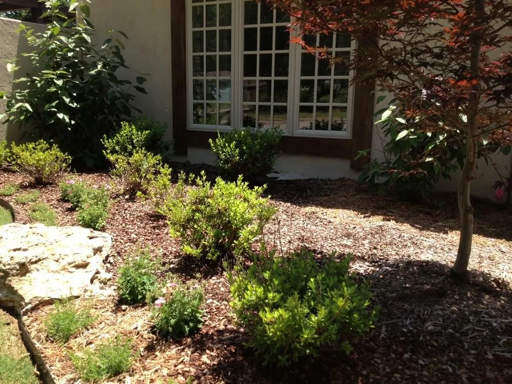 Custom lawn care service in Jenks, OK - Red Oak Landscape