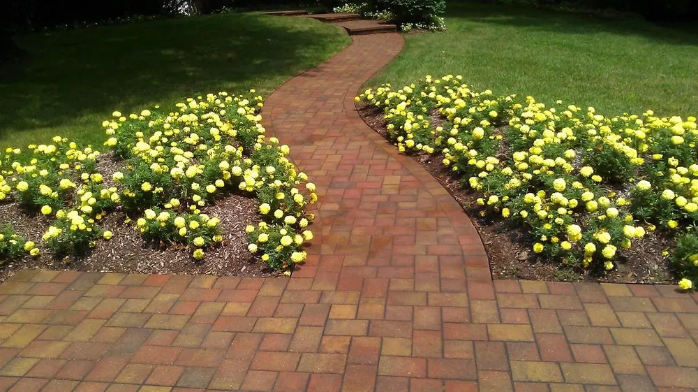 Custom residential landscaping in Arnold, MO - Red Oak Landscaping
