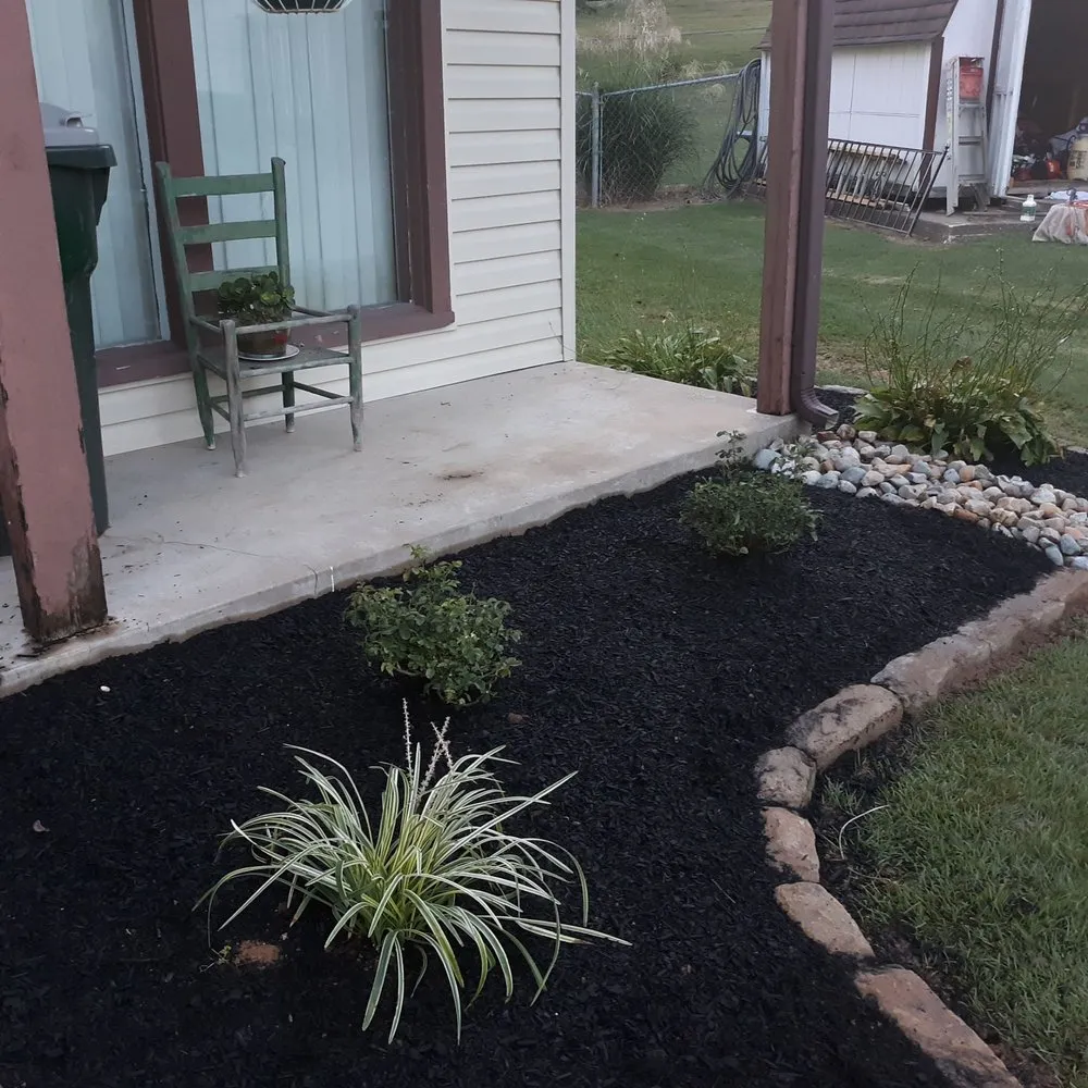 Expert lawn care service in Arnold, MO - Red Oak Landscaping