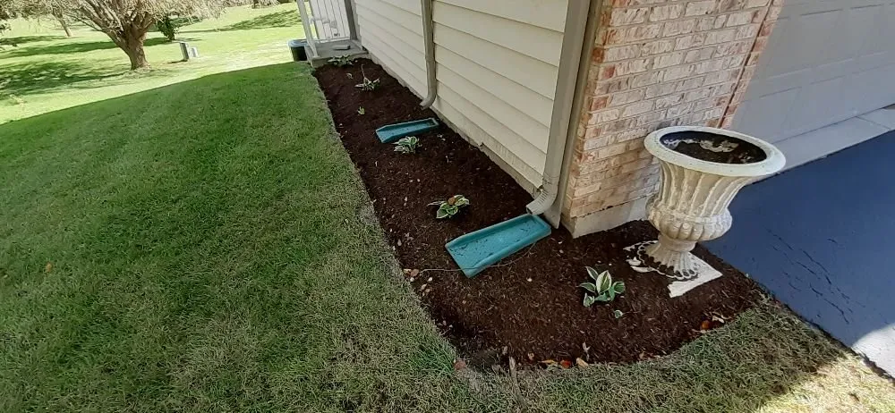 Reliable yard cleanup service experts serving Carpentersville, IL - Red Rock Landscaping