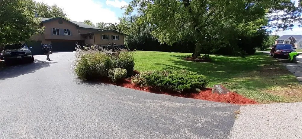Top-rated yard cleanup service in Carpentersville, IL - Red Rock Landscaping