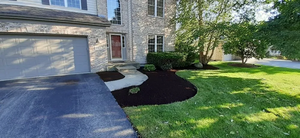 Trusted landscaping services experts serving Carpentersville, IL - Red Rock Landscaping