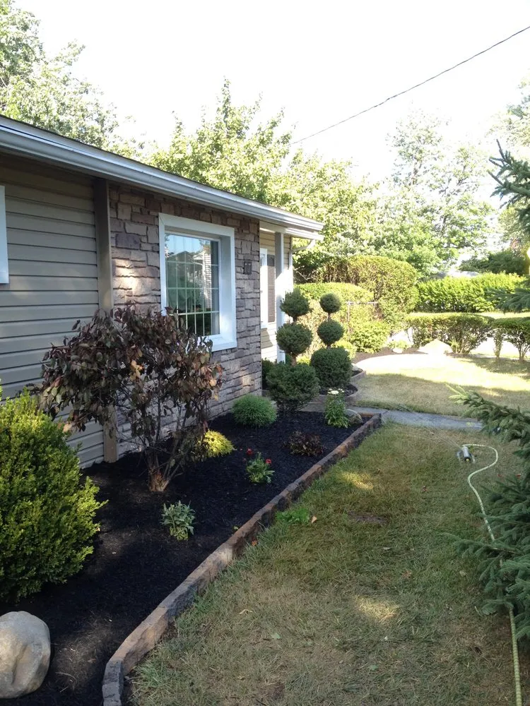 Top-rated yard cleanup service in Tonawanda, NY by Red Rose Landscaping