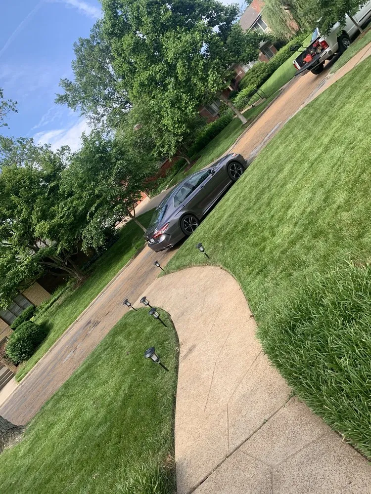 Professional residential landscaping in University City, MO by Redd's Landscaping