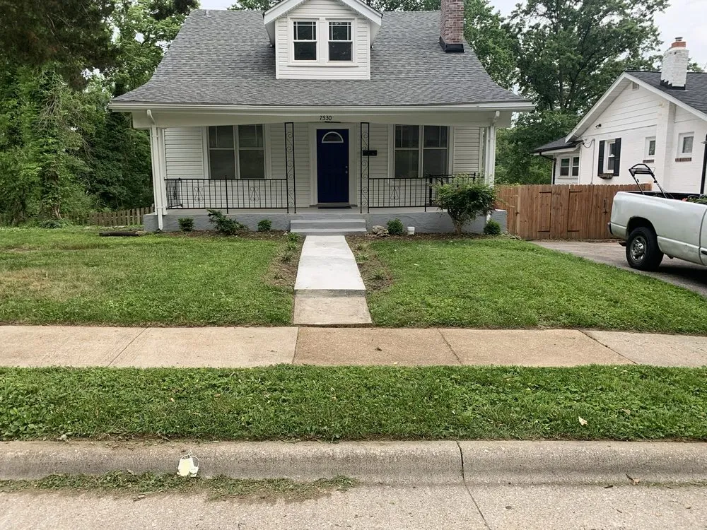 Expert yard maintenance in University City, MO - Redd's Landscaping