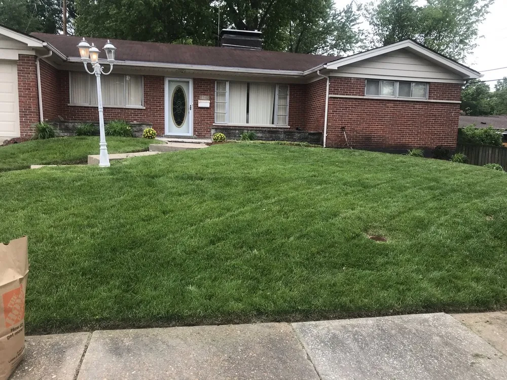Reliable garden landscaping for residential properties in University City, MO by Redd's Landscaping