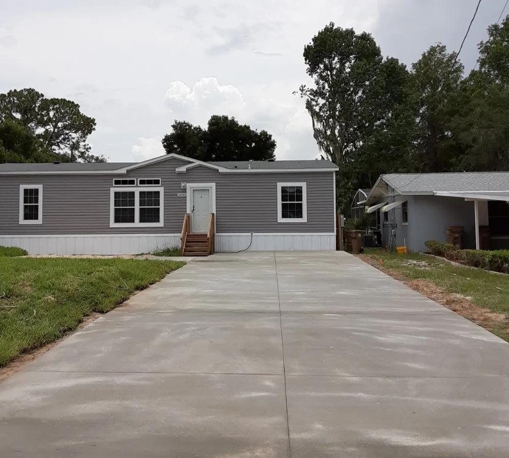 Custom yard cleanup service experts serving Leesburg, FL - Redeemed landscaping