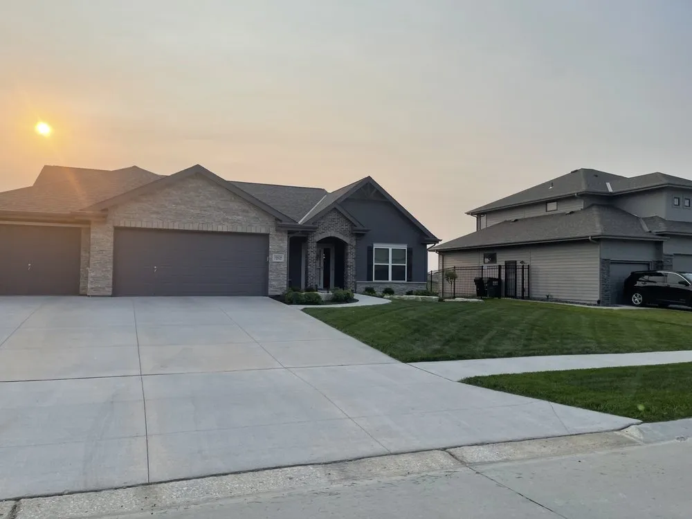 Professional lawn care service near you in Papillion, NE by RedLine Lawns