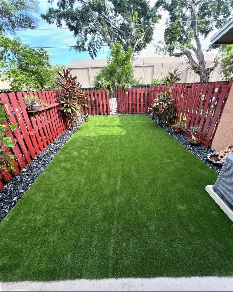 Custom residential landscaping near you in Plantation, FL by Redline Turf & Lighting