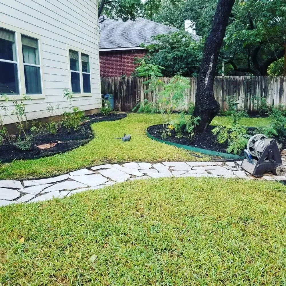 Expert lawn mowing service experts serving San Antonio, TX - Reds Lawn Care Service