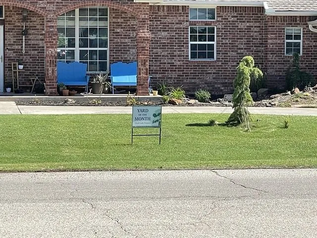 Professional landscaping services experts serving Mustang, OK - Reed Lawncare