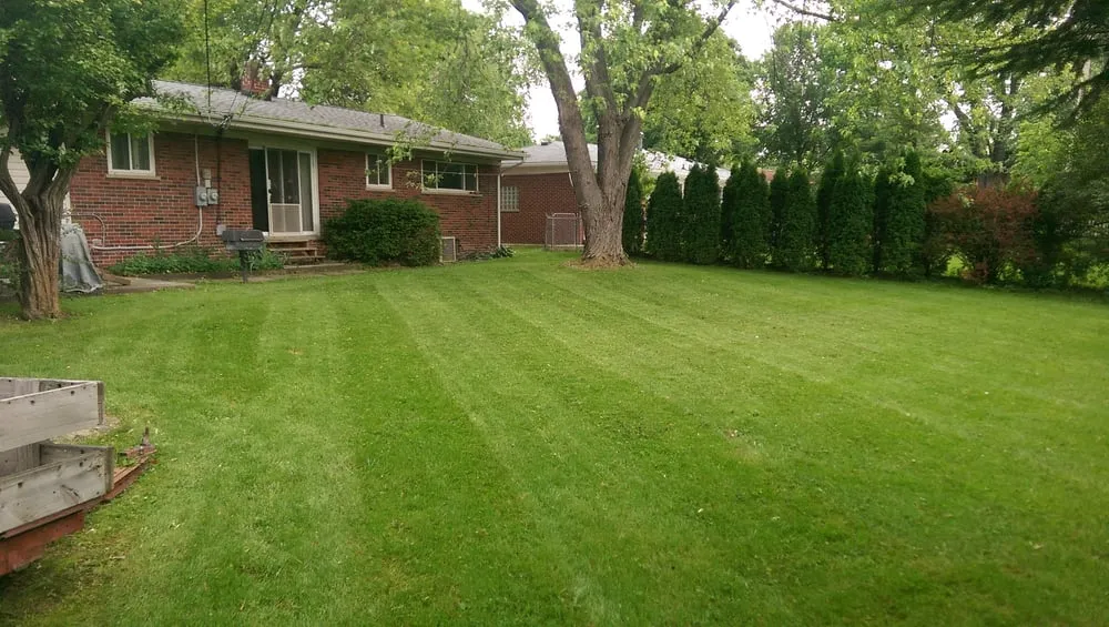 Top-rated lawn care service in Farmington Hills, MI by Reed's Landscaping & Lawn Care