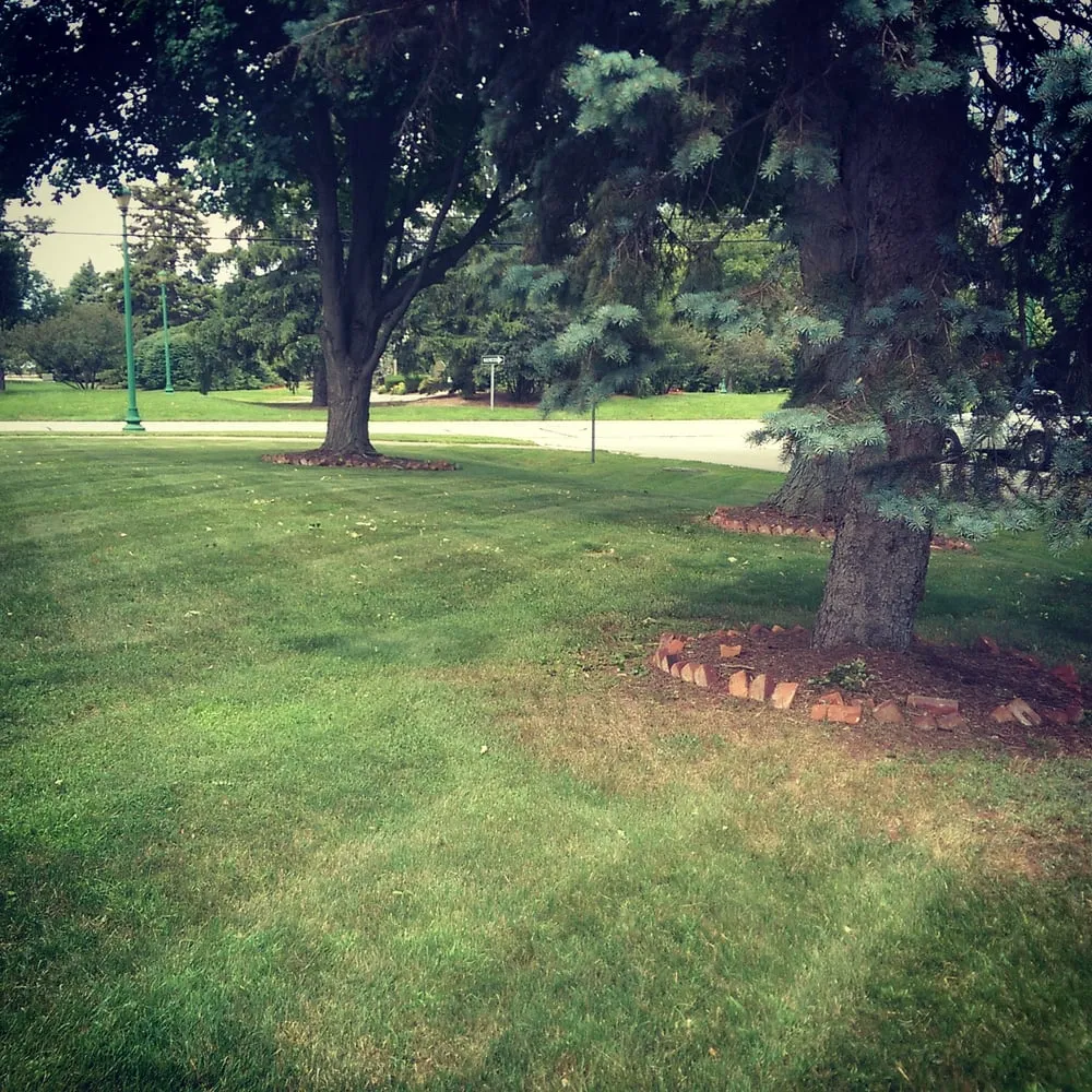 Local lawn mowing service experts serving Farmington Hills, MI - Reed's Landscaping & Lawn Care