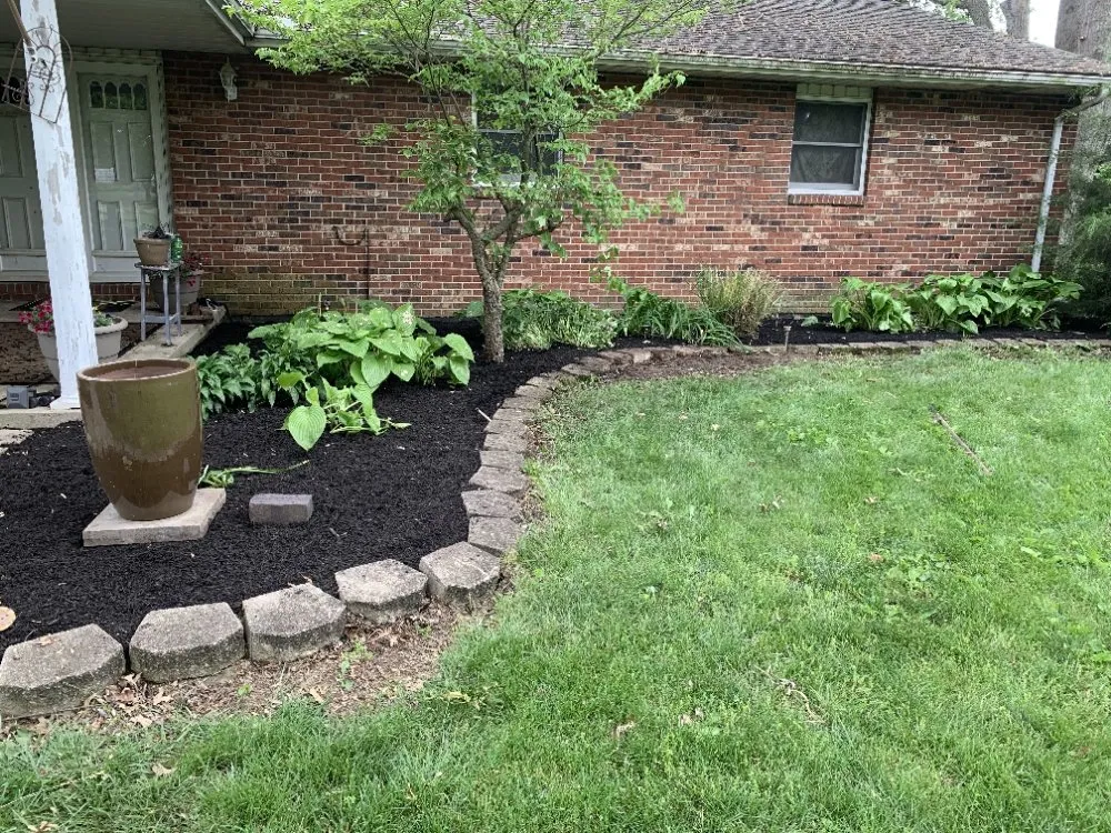 Professional yard cleanup service in middletown, OH - Reed's Lawn & Landscaping
