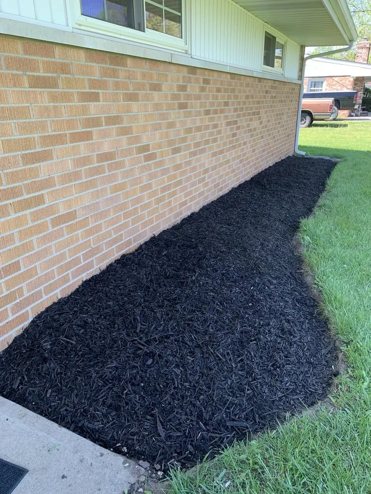 Reliable yard maintenance near you in middletown, OH by Reed's Lawn & Landscaping