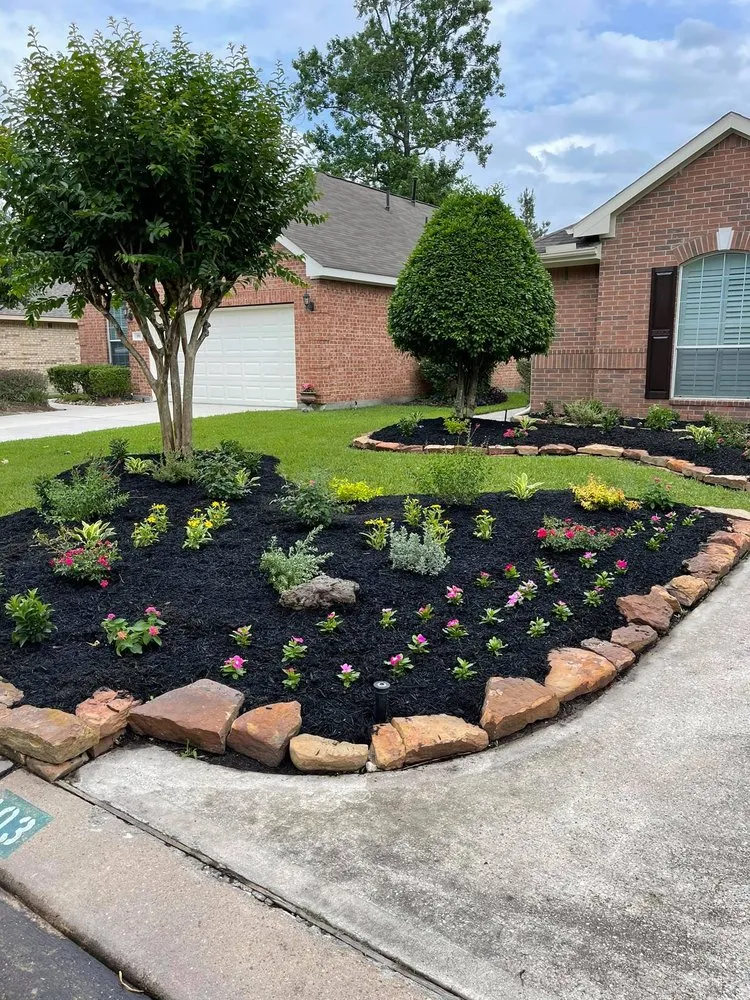 Affordable yard cleanup service in Huntsville, TX - Reed's Lawn & Landscaping Services