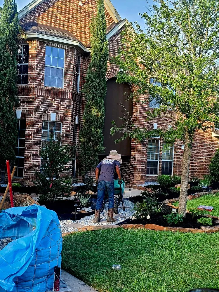 Local residential landscaping experts serving Huntsville, TX - Reed's Lawn & Landscaping Services