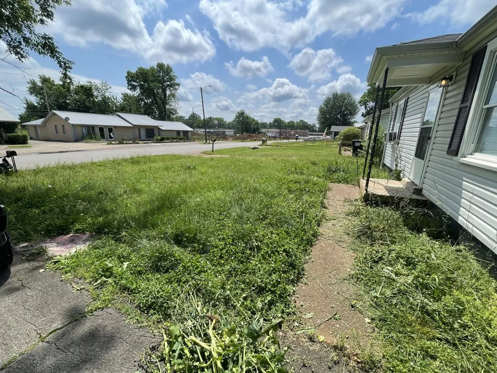 Professional yard cleanup service experts serving Clarksville, TN - Reeds Lawn Care