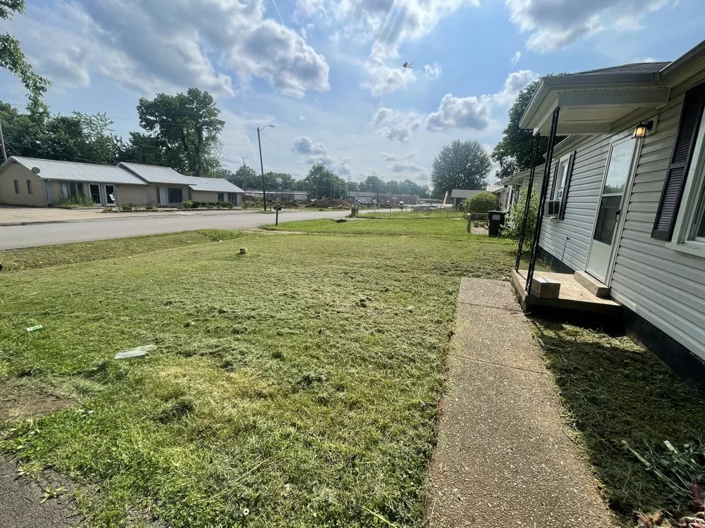 Top-rated garden landscaping in Clarksville, TN by Reeds Lawn Care