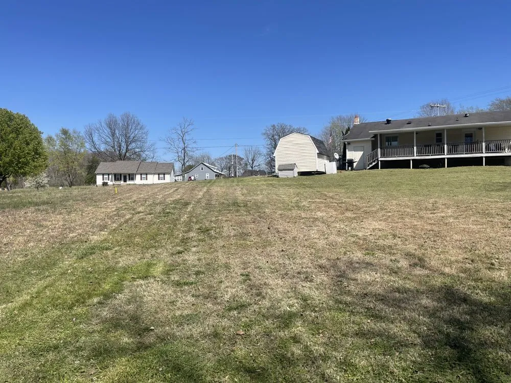 Professional yard maintenance experts serving Clarksville, TN - Reeds Lawn Care