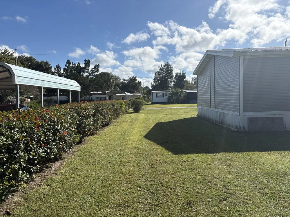 Professional yard cleanup service in Crescent City, FL by Reed’s Leaf & Lawn