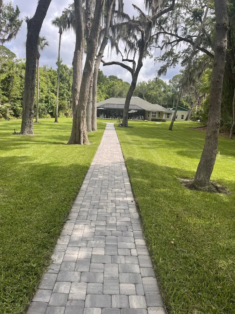 Professional residential landscaping in Crescent City, FL by Reed’s Leaf & Lawn