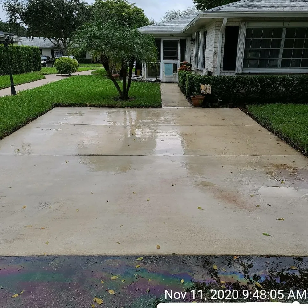 Trusted yard cleanup service in Boynton Beach, FL by Reel Hosepower