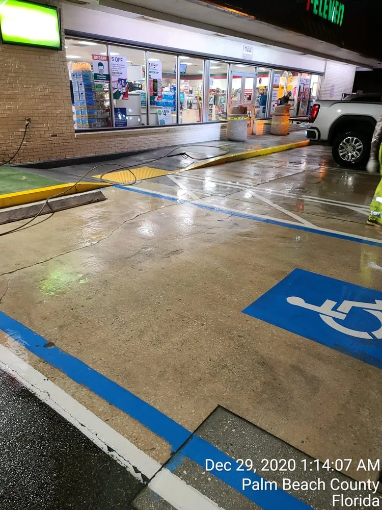 Trusted lawn care service experts serving Boynton Beach, FL - Reel Hosepower