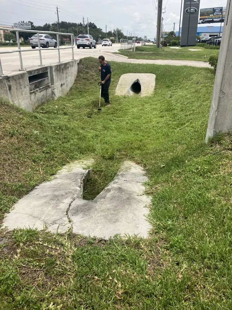 Reliable lawn mowing service with custom design across Fort Pierce, FL - Reel Maintenance