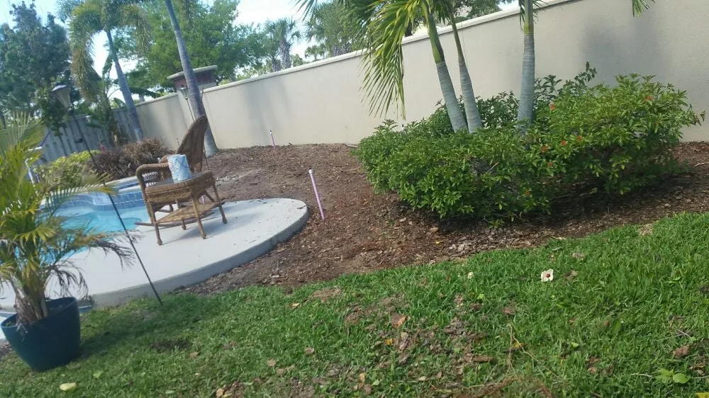 Local garden landscaping in Melbourne, FL by Reel Time Lawncare