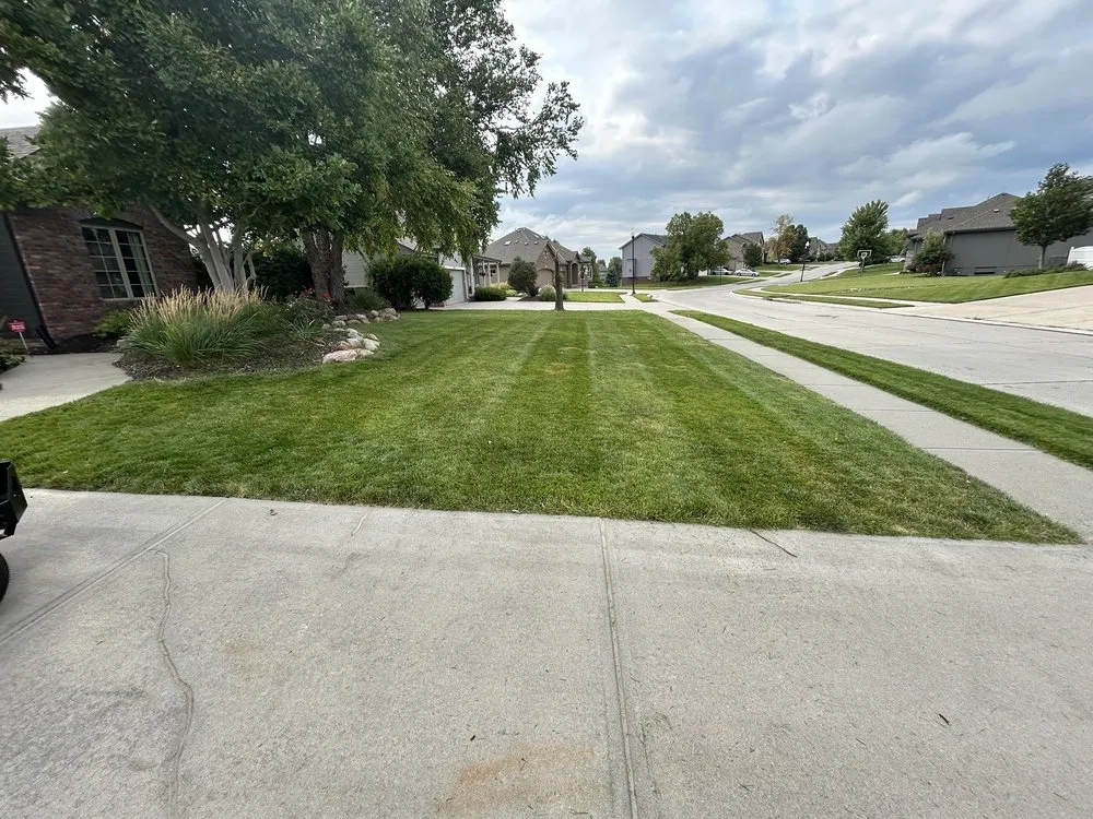 Reliable lawn mowing service in Papillion, NE - Refined Grounds