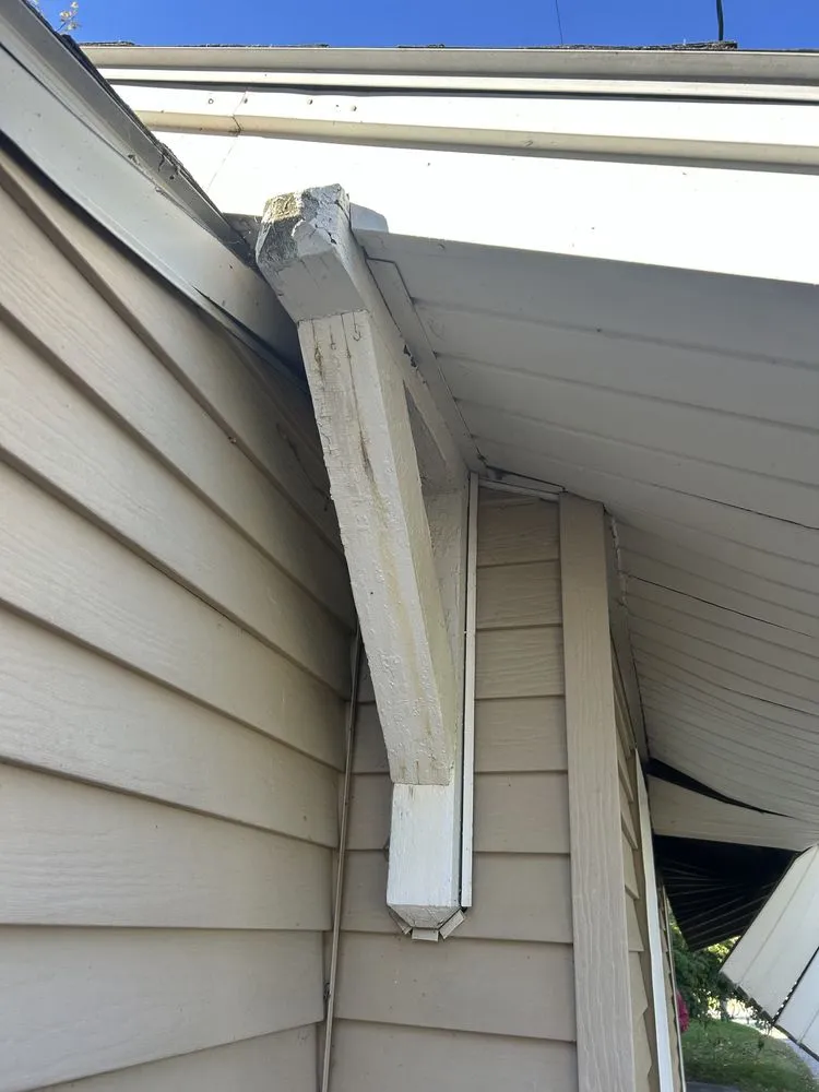 Custom residential landscaping for year-round maintenance in Slater, IA by Reform Total Fix and Finish