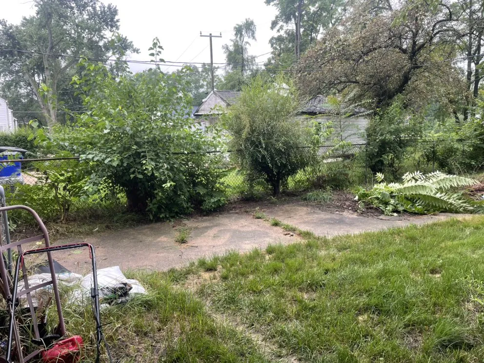 Custom lawn care service for beautiful yards in Detroit, MI by Refresh My Yard