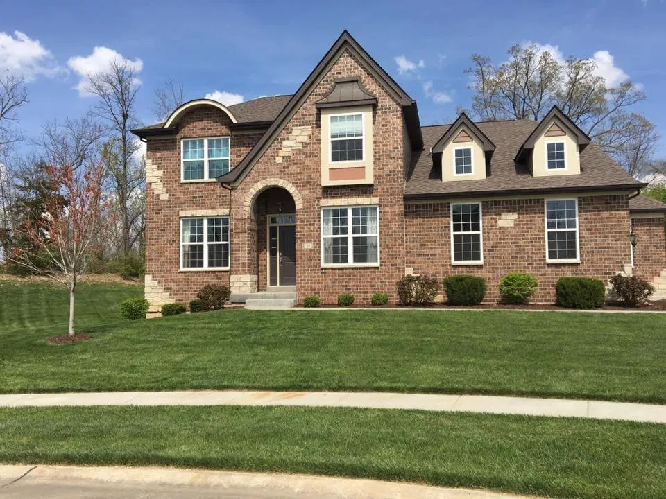 Trusted lawn mowing service experts serving Wentzville, MO - Refresh Outdoor Services