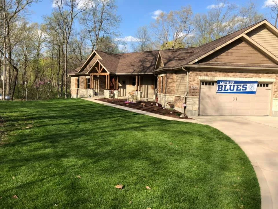 Custom yard cleanup service in Wentzville, MO - Refresh Outdoor Services