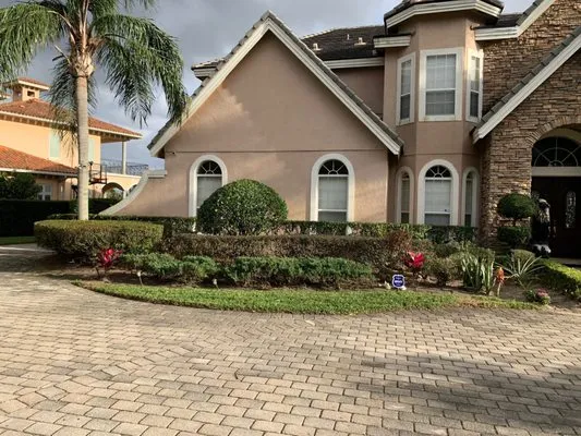 Regal Scapes of Clermont Logo