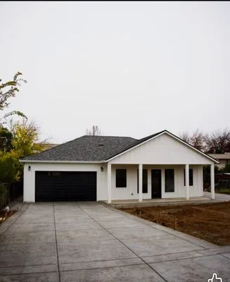 Regalado's Concrete Logo