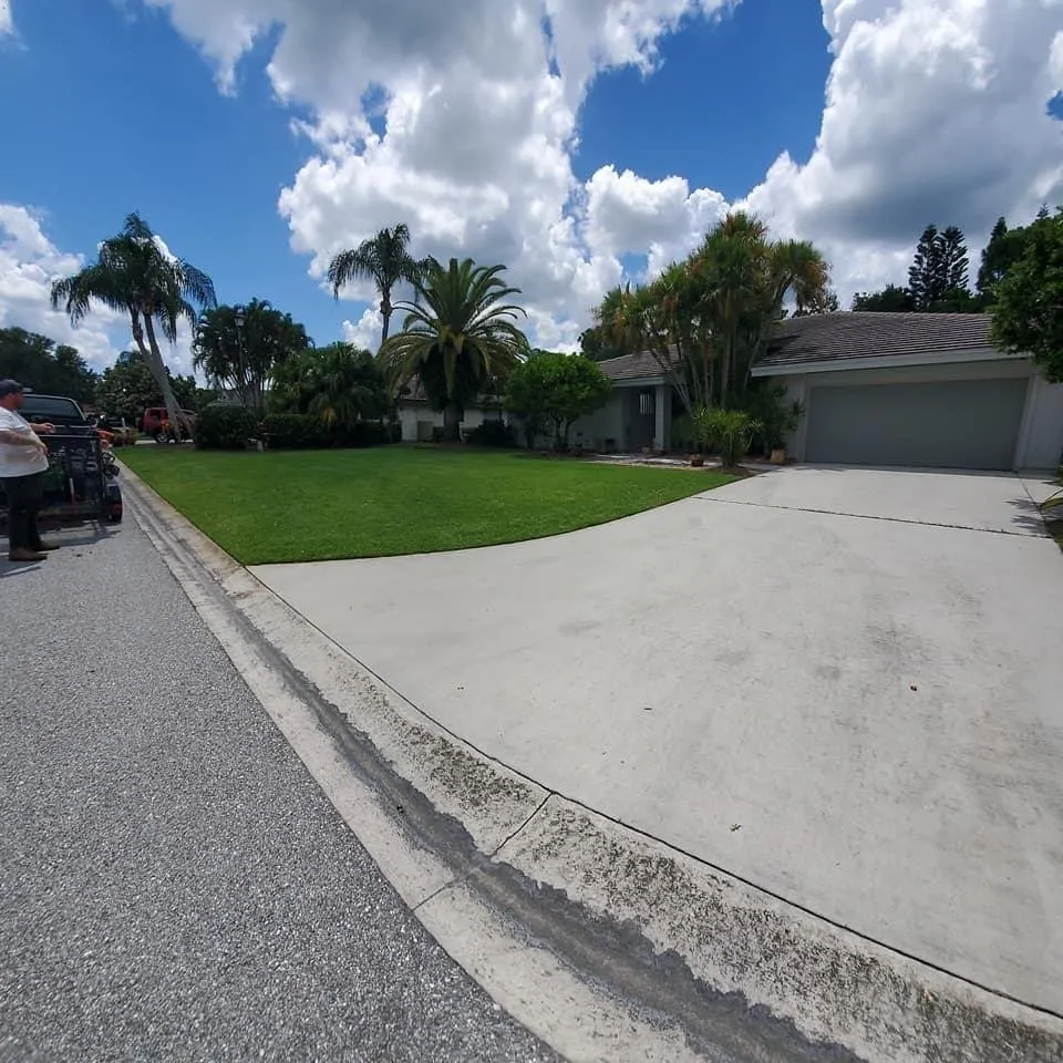 Affordable yard cleanup service near you across Port Saint Lucie, FL - Reggie’s Lawn Service