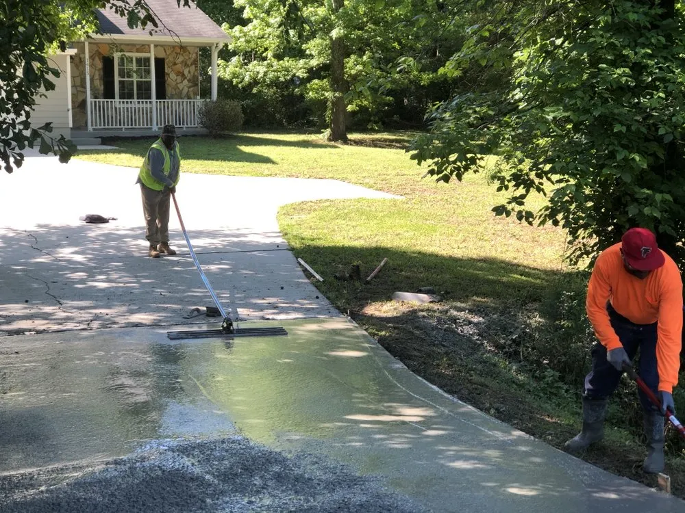 Top-rated lawn care service in Stockbridge, GA - Regis and Sons