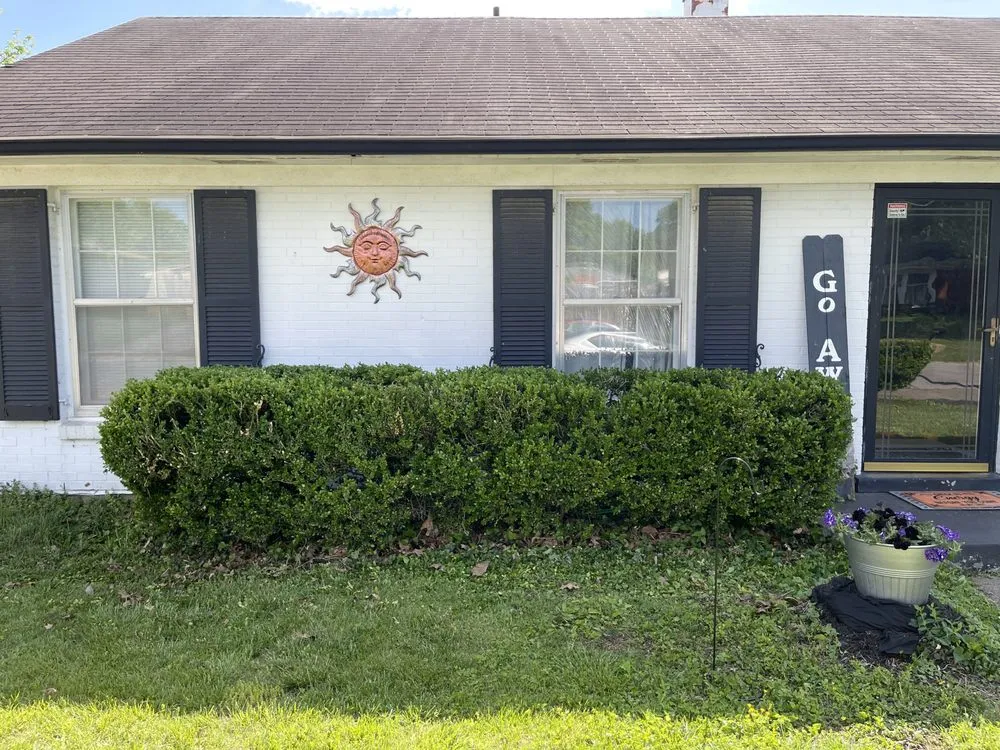 Local garden landscaping experts serving Clarksville, IN - Reid’s & Weeds