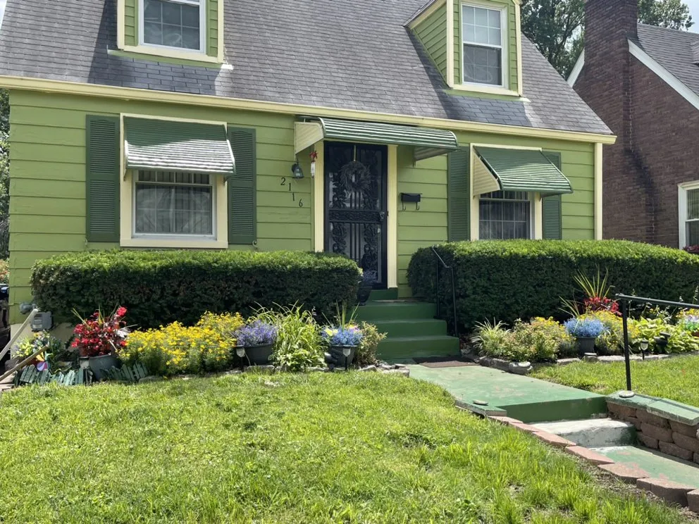 Reliable residential landscaping experts serving Clarksville, IN - Reid’s & Weeds